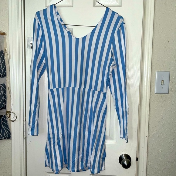 blue and white striped dress with cutout back - Picture 4 of 7